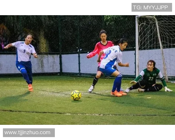 长发足球明星的魅力与风采解析，探索他们在赛场内外的独特风格与个性