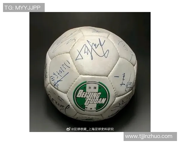 如何轻松获得足球明星的签名与收藏技巧分享